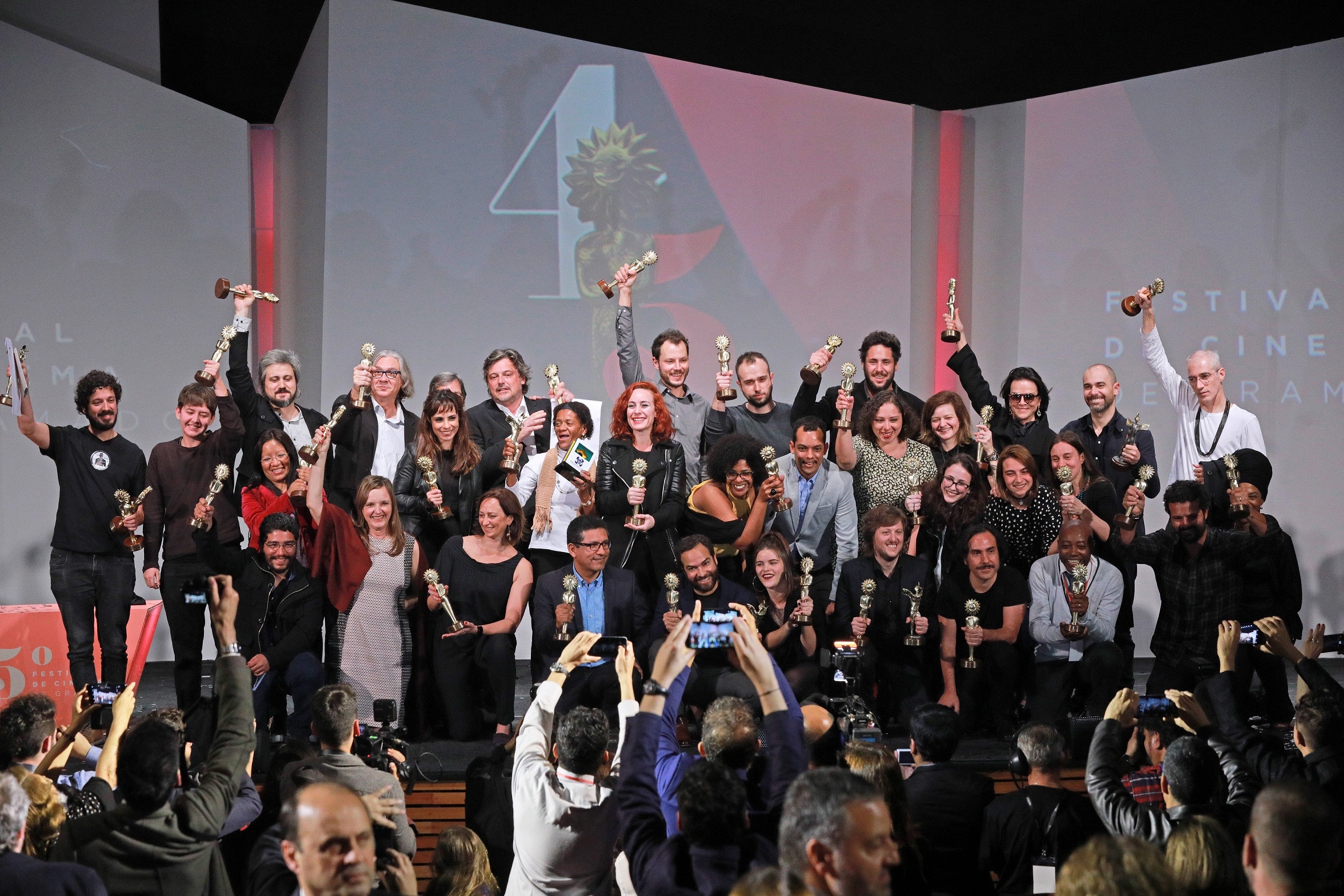 “Como Nossos Pais” é o grande vencedor do 45º Festival de Cinema de Gramado